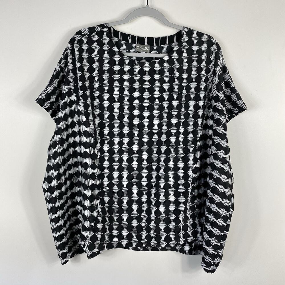 Niche Nilgun Derman Top Small Printed Cap Sleeve Boxy Made In USA Black White
